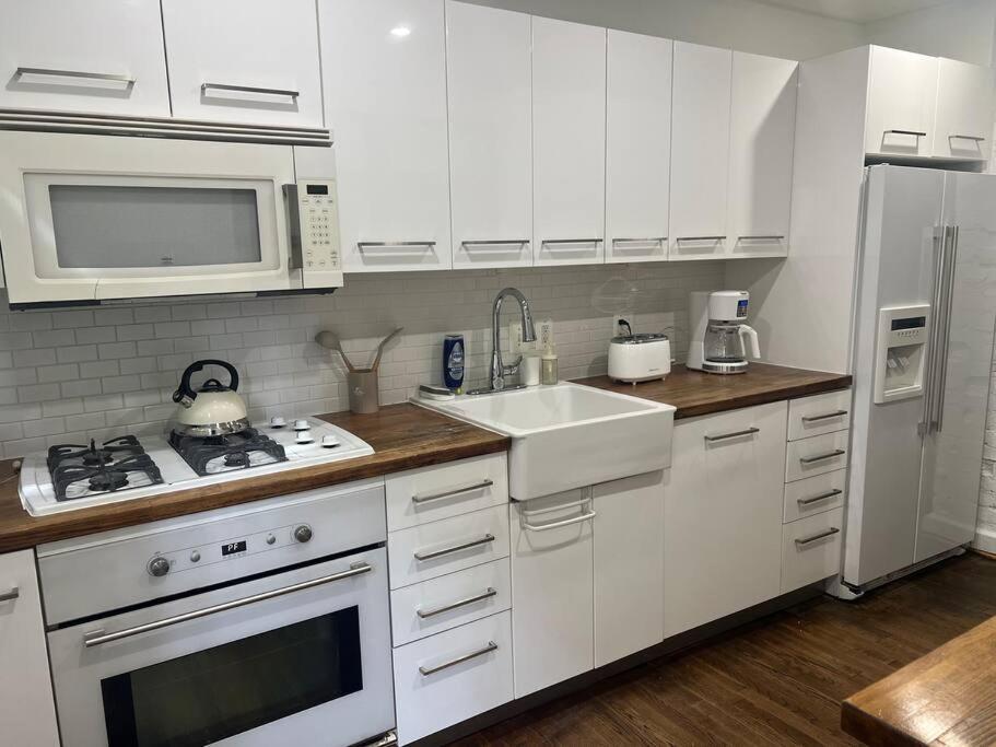 3-Bedroom House With Cute Patio Explore Dc On Foot Вашингтон Экстерьер фото