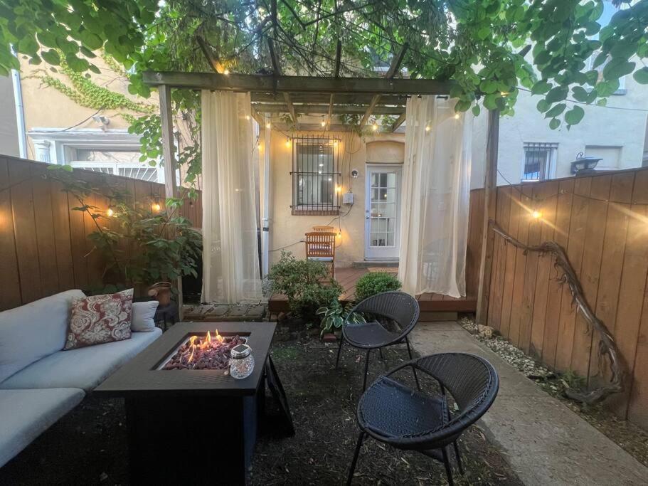 3-Bedroom House With Cute Patio Explore Dc On Foot Вашингтон Экстерьер фото