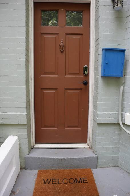 3-Bedroom House With Cute Patio Explore Dc On Foot Вашингтон Экстерьер фото