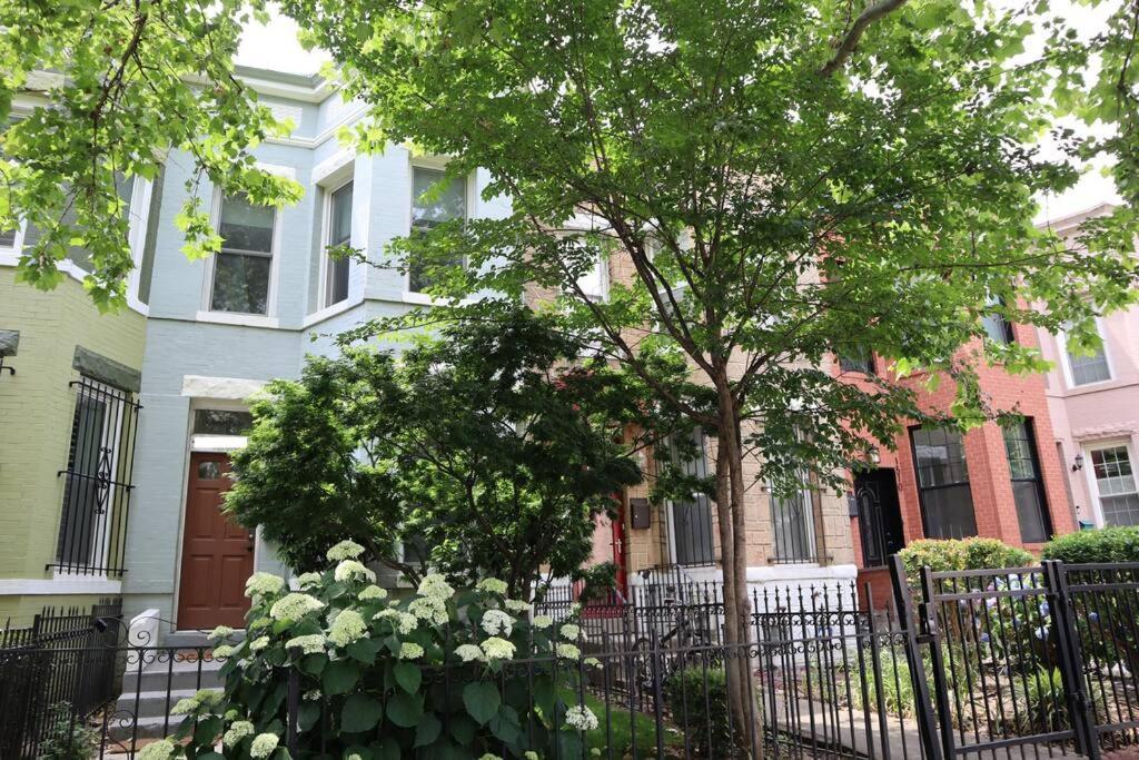 3-Bedroom House With Cute Patio Explore Dc On Foot Вашингтон Экстерьер фото