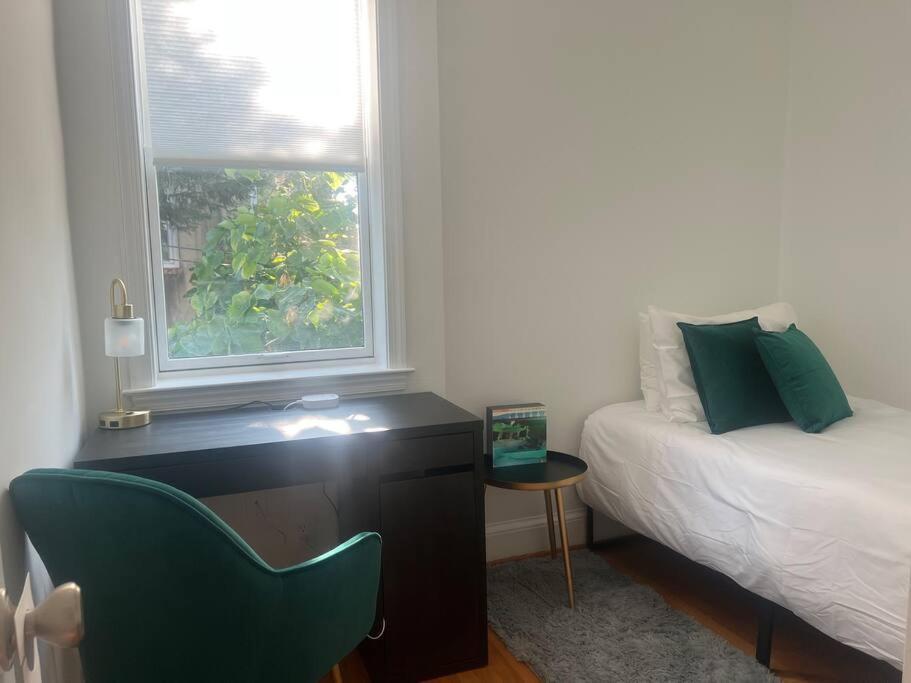 3-Bedroom House With Cute Patio Explore Dc On Foot Вашингтон Экстерьер фото